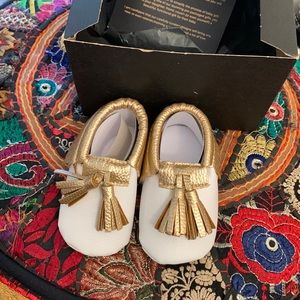 New in box baby posh white and gold moccasins